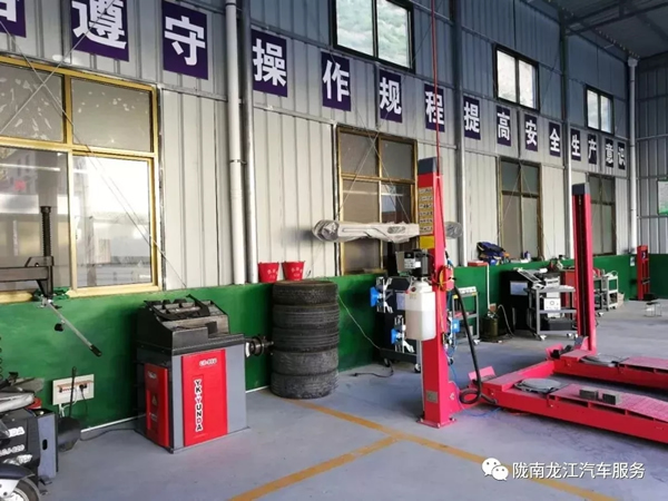 金錘鈑金，銀槍噴漆！龍江汽修值得信賴！
