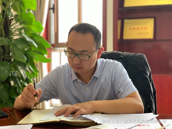 市龍江集團(tuán)“不忘初心、牢記使命”主題教育讀書班舉行結(jié)班式